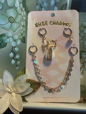 Anthropologie Gold Shell and Leaf Shoe Charm Set with Cream Cowrie